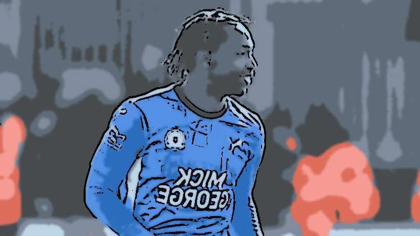 Stockport underteckna Peterborough försvarare Edun .<br />Den...